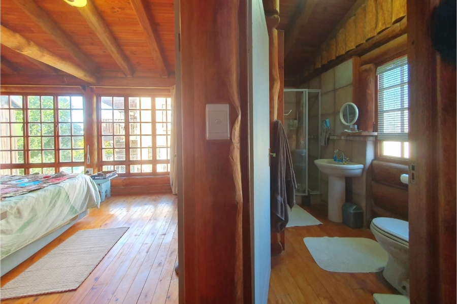 3 Bedroom Property for Sale in Boggomsbaai Western Cape